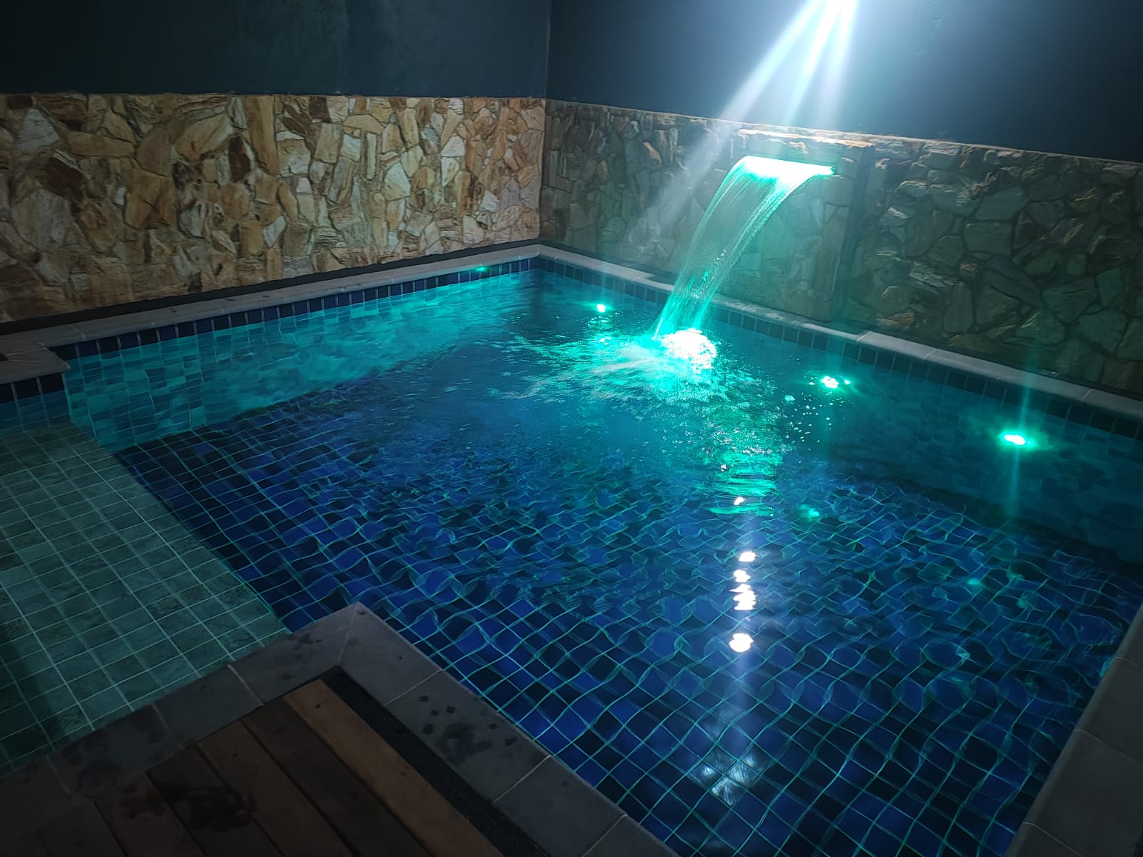 Piscina Aquecida com Cascata